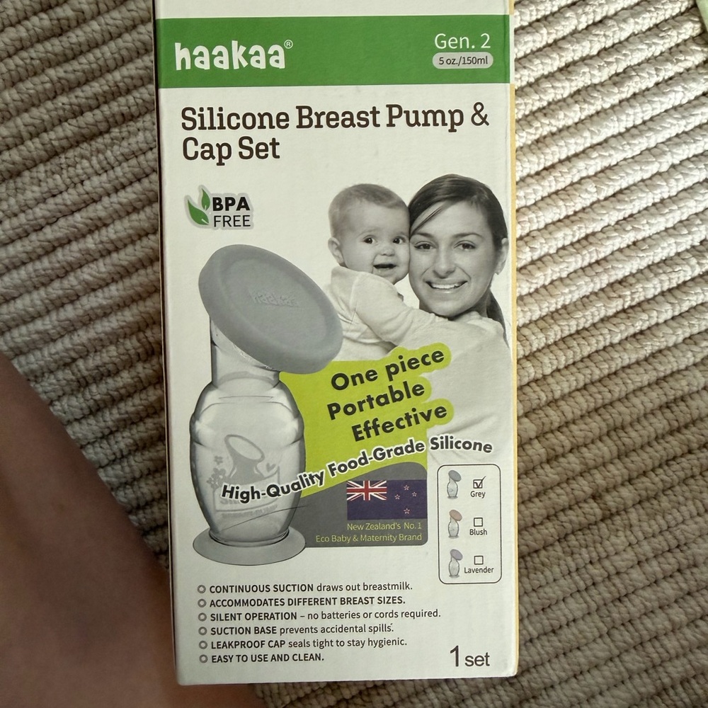 Haakaa Silicone Breast Pump & Cap Set - Gray